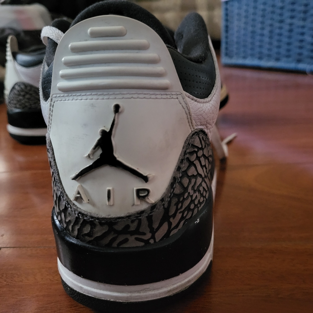 Michael Jordan shoes - Picture 2 of 8